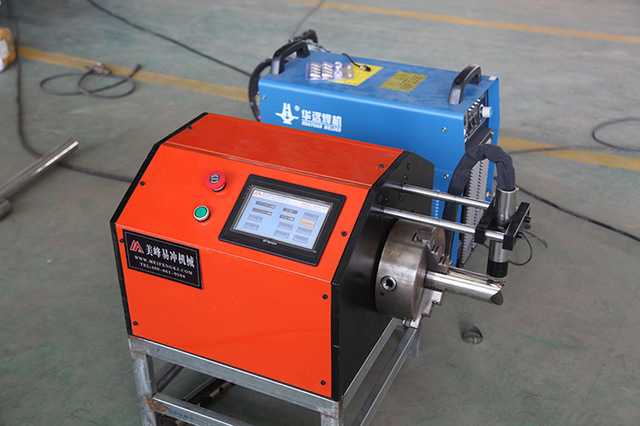 等離子切割機是借助等離子切割技術(shù)對金屬材料進行加工的機械。